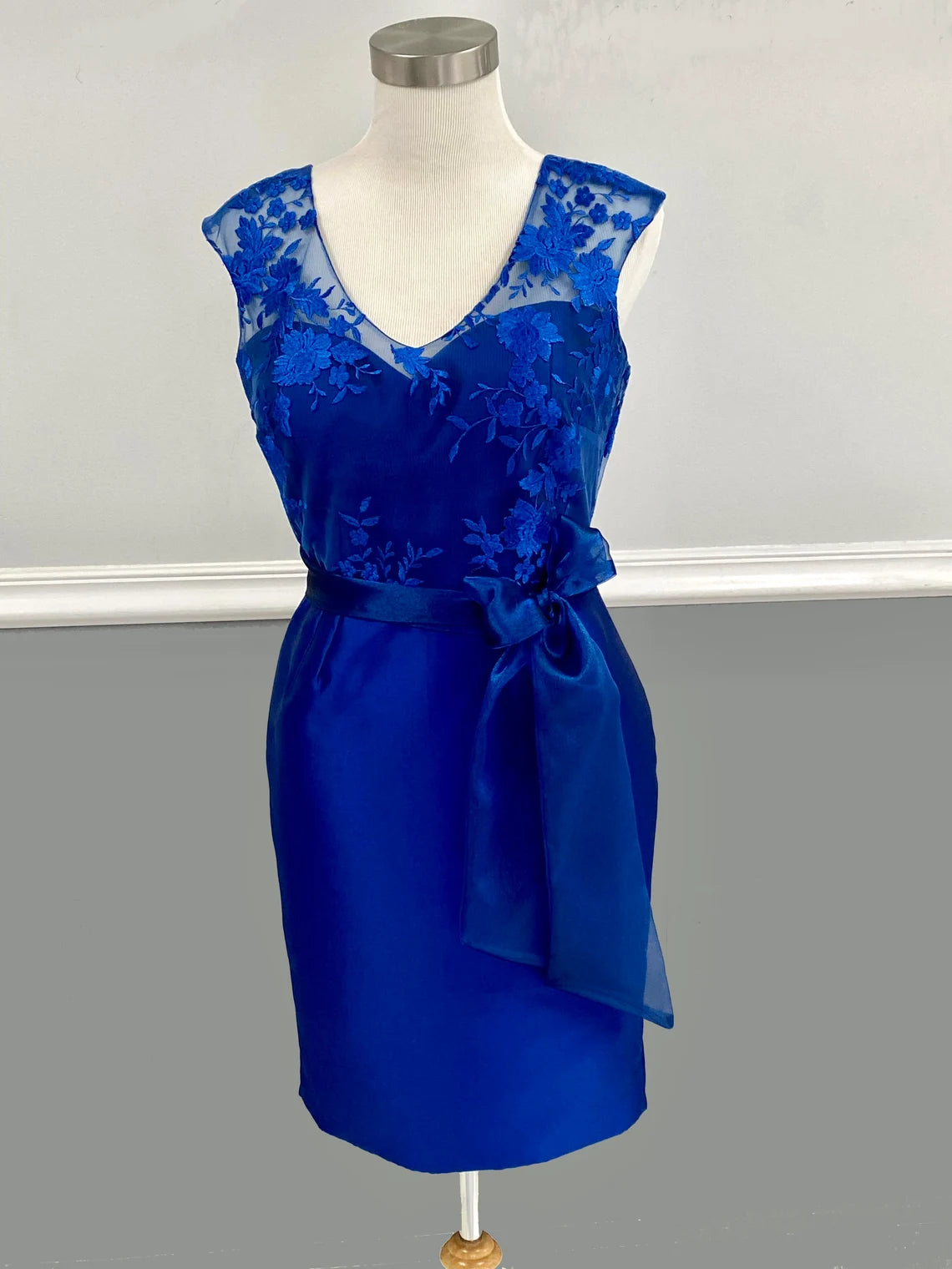 Royal Blue Short Mother Of The Bride Dress Elegant Lace Top Knee Length Satin Mother of the Bride Dresse